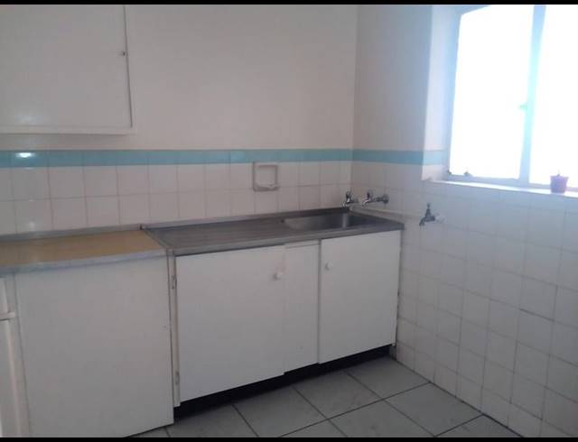 2 BEDROOM PROPERTY TO RENT IN FLORIDA